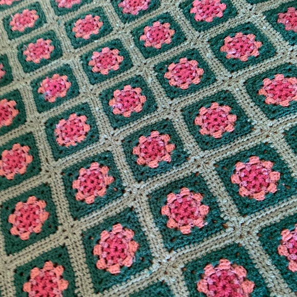 Vintage Handmade Crochet Granny Square Afghan Blanket Pink & Green 54"x45" - Picture 4 of 16